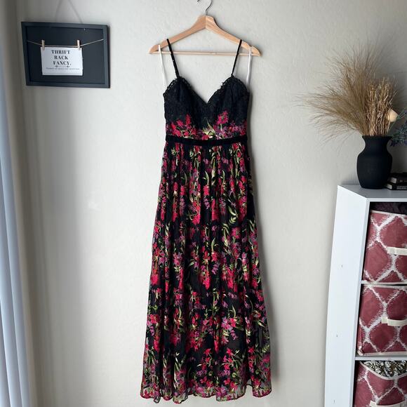 Elegant Floral Maxi Dress - Picture 2 of 10
